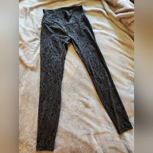 Heynuts leggings cheetah animal print on black size Medium 8/10